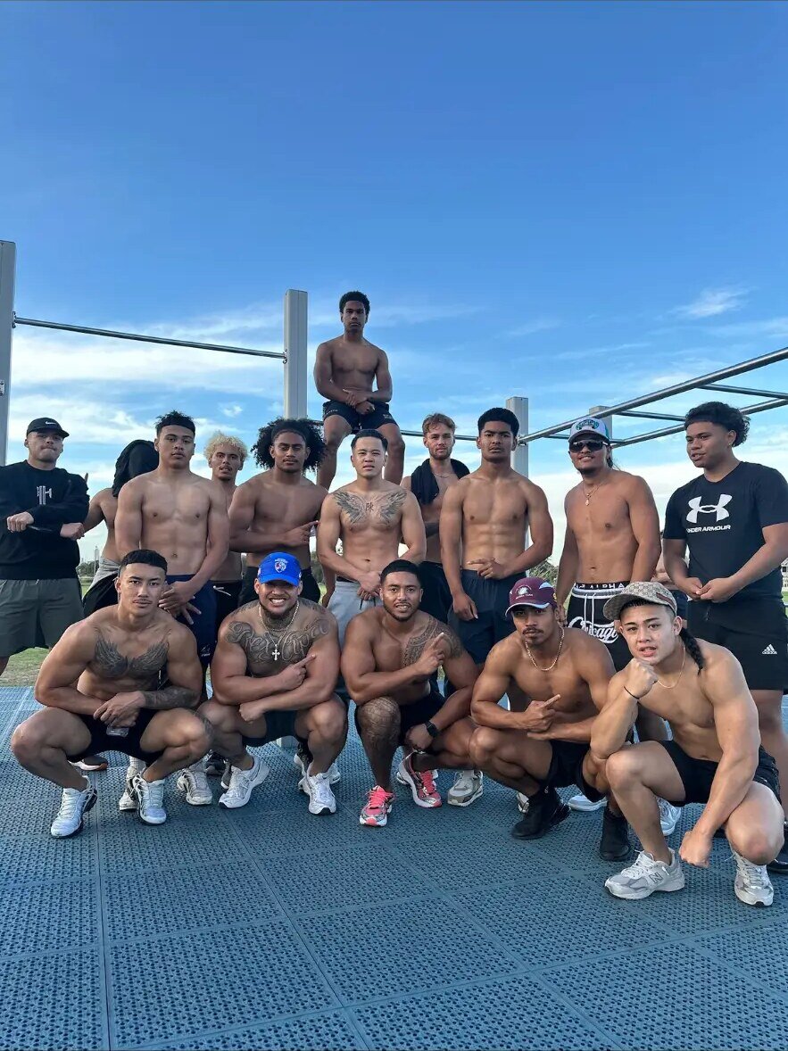 Flowstate brotherhood group at the outdoor training rig